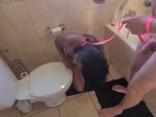 Людина туалет індійська проститутка отримати pissed на і отримати її глава flushed з подальшим по смокче phallus