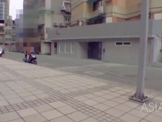 Modelmedia asia-picking su un motorcycle donna su il street-chu meng shu-mdag-0003-best originale asia sporco film video