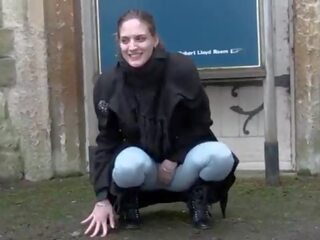 Lustful lassie pisses in leggings and videos her susu in publik
