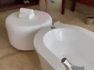 Vacation- amateur lassie anal tarte à la crème en la bain salle