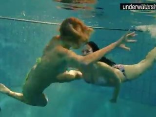 Two seksual amateurs showing their bodies off under water