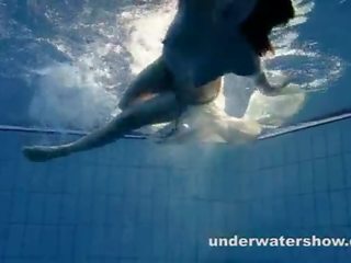 Andrea filmes agradável corpo debaixo de água