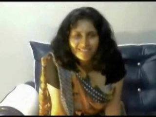 Desi hinduskie młody płeć żeńska odpędzanie w sari na kamerka internetowa pokaz bigtits