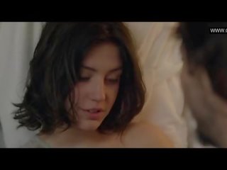 아델 exarchopoulos - 유방을 드러낸 섹스 영화 장면 - eperdument (2016)