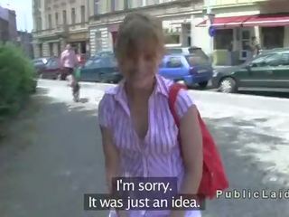 Tjekkisk amatør ballerina blinkende og knulling i offentlig