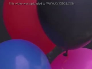 Pamelajay goditi con palloncini