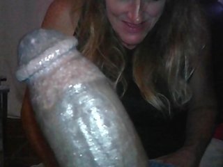 Kellie ভোগ suckin উপর একটি বিশাল কালো বাড়া.